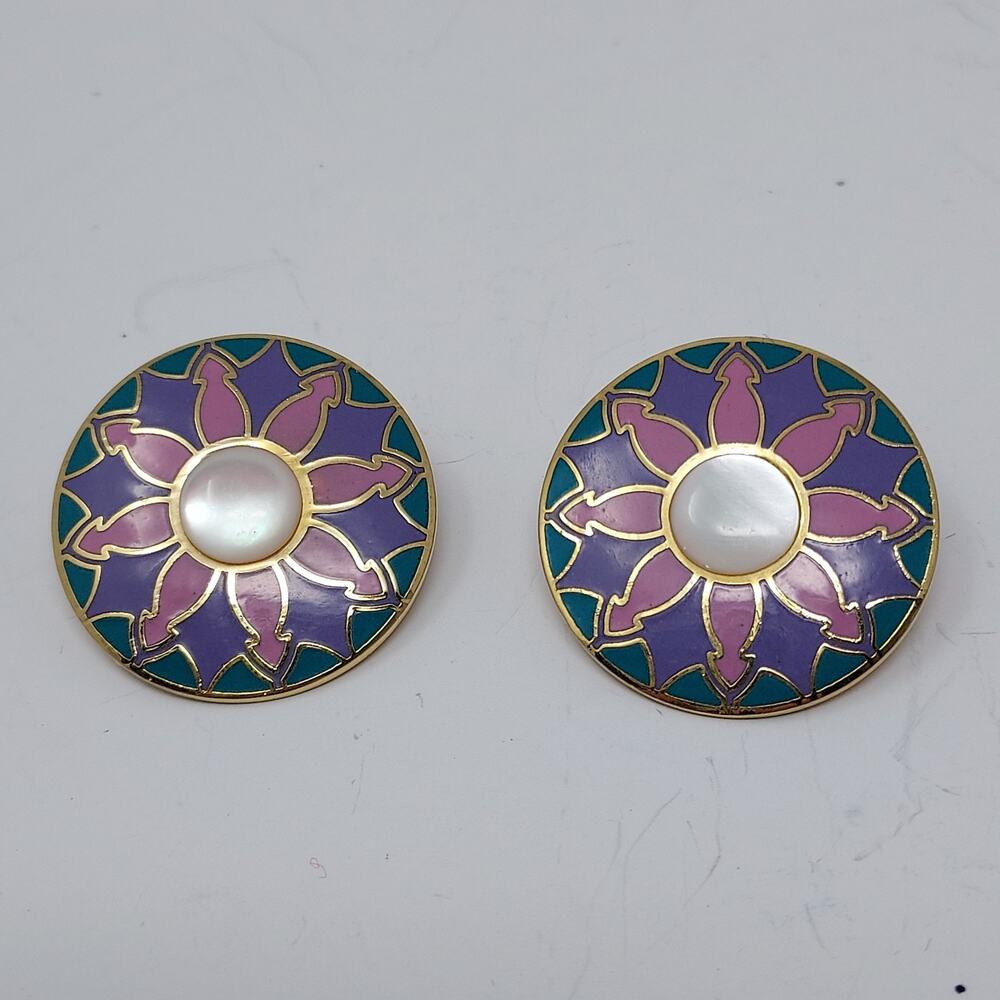 Vintage Enamel Earrings Celtic Faux MOP Cab Signed Isle of Skye Clip On 1" Diam